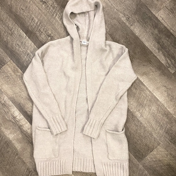 Size small GAP cardigan - Picture 1 of 2